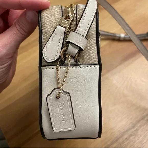 Coach Set Camera Bag & Wristlet!! NWT signature pattern with daisy accents! - Picture 11 of 15